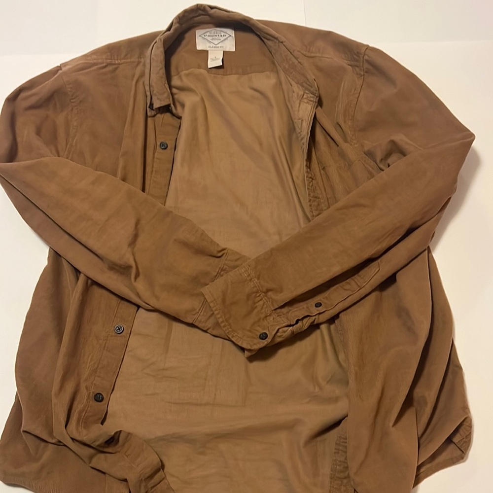 ST JOHN’S BAY CLASSIC BUTTONED UP SHIRT